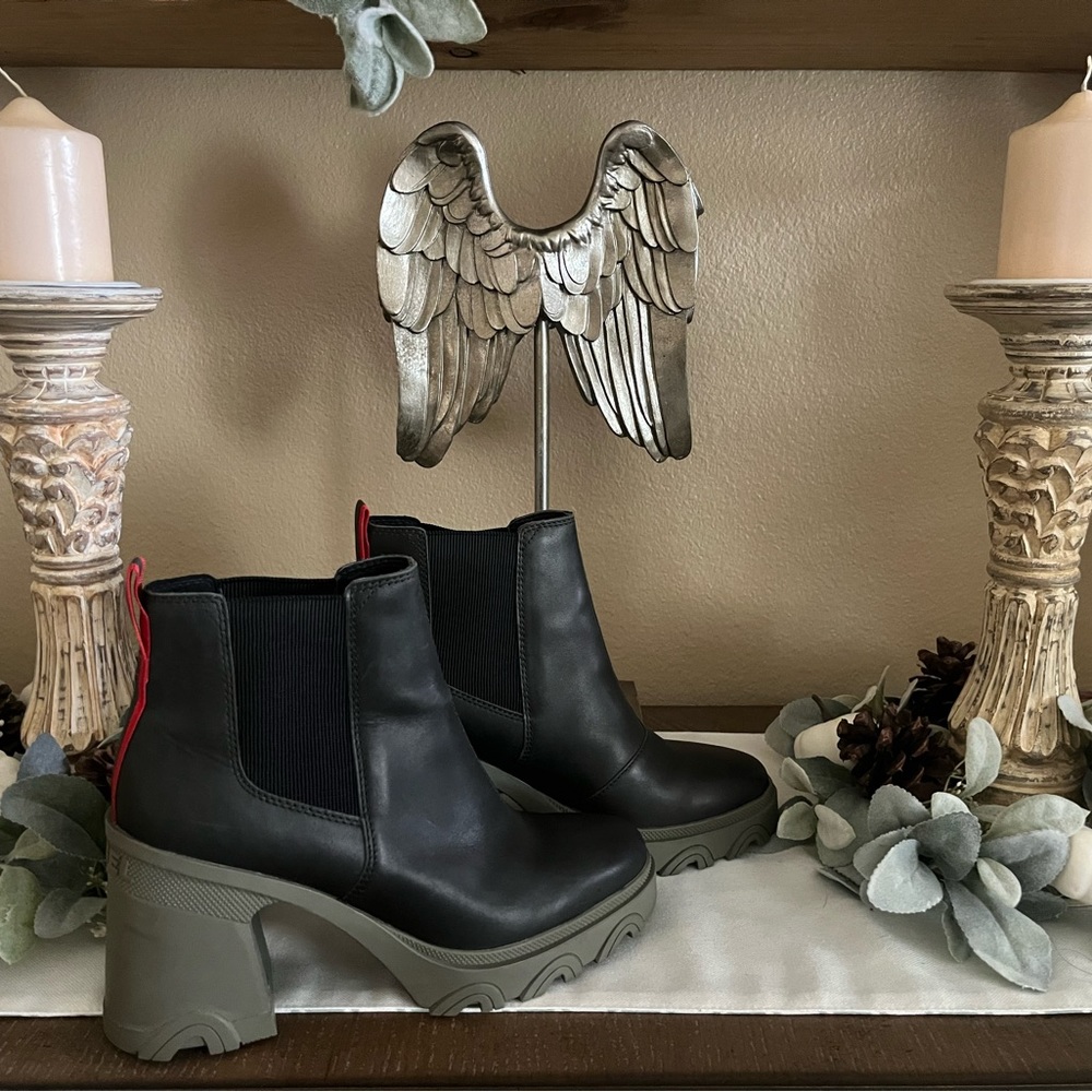 Sorel Dark Green boots
